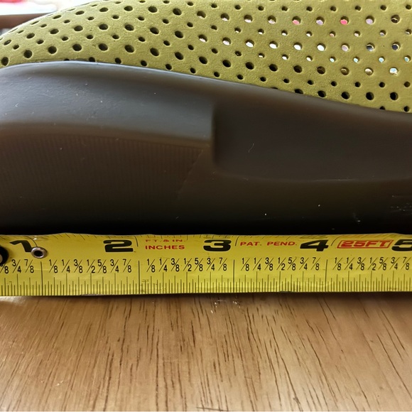 Aerosols Yellow-Green Flats - Picture 10 of 14